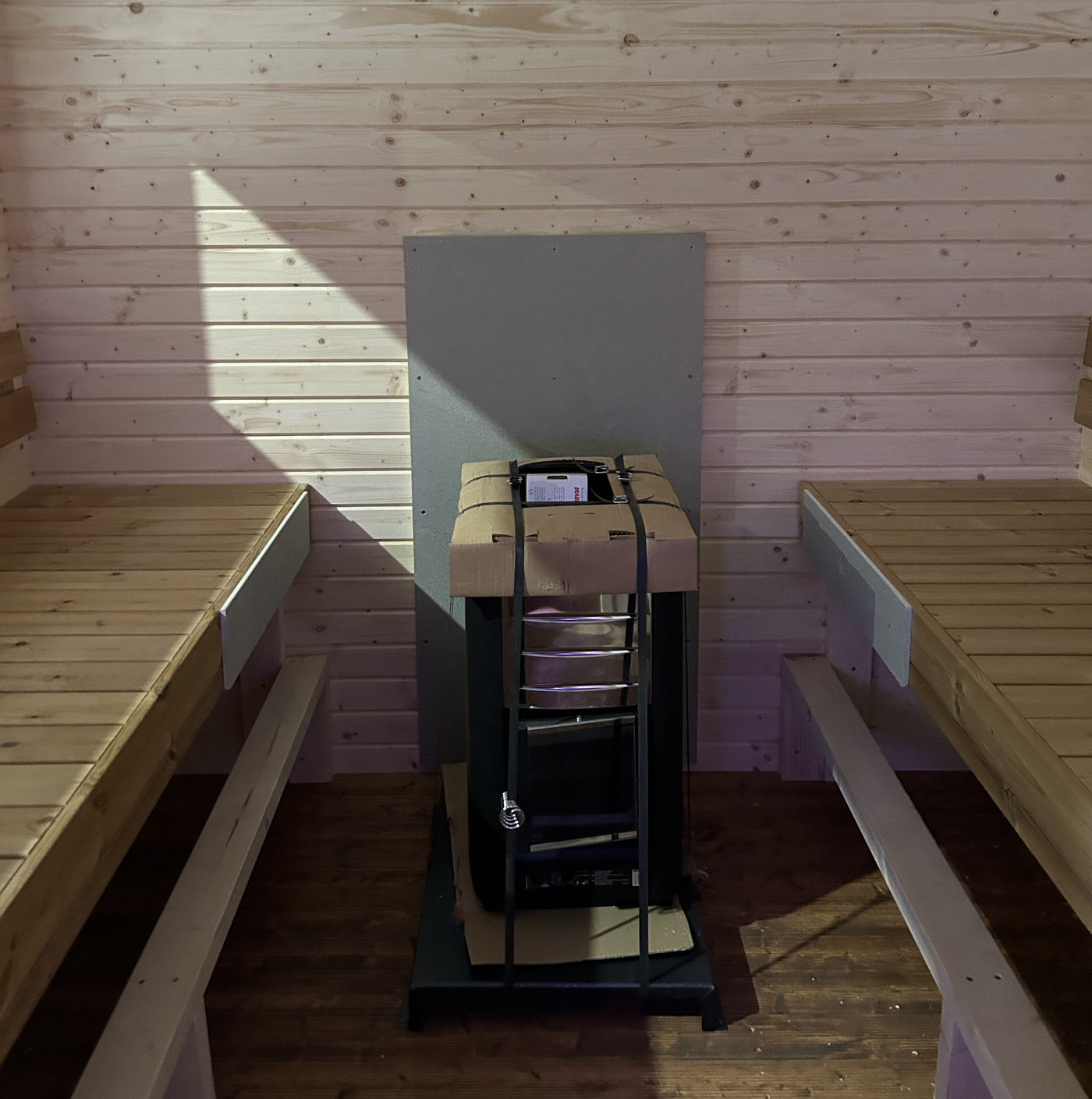 Wood-fired stove, mounted and shielded